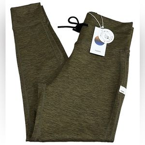 Vuori Daily Leggings in Olive Melange